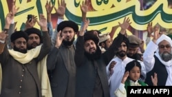 Tehrik-e Labaik Pakistan leader Saad Rizvi (center) meets with supporters in January.