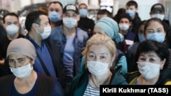 Kyrgyz migrant workers at Tolmachevo International Airport in Novosibirsk in March 2020. According to the National Bank of Kyrgyzstan, more than $2.77 billion was transferred to the country from abroad by migrants in 2021.