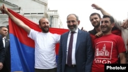 Armenian Prime Minister Nikol Pashinian (center) visits Nagorno-Karabakh on May 9.