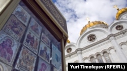 Shops near the Christ the Savior Cathedral in Moscow.