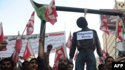 Pakistani demonstrators hang an effigy of U.S. Consulate employee Raymond Davis in Karachi last month.