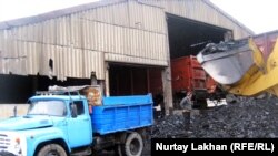 Loading coal in Kazakhstan's Daulet village 