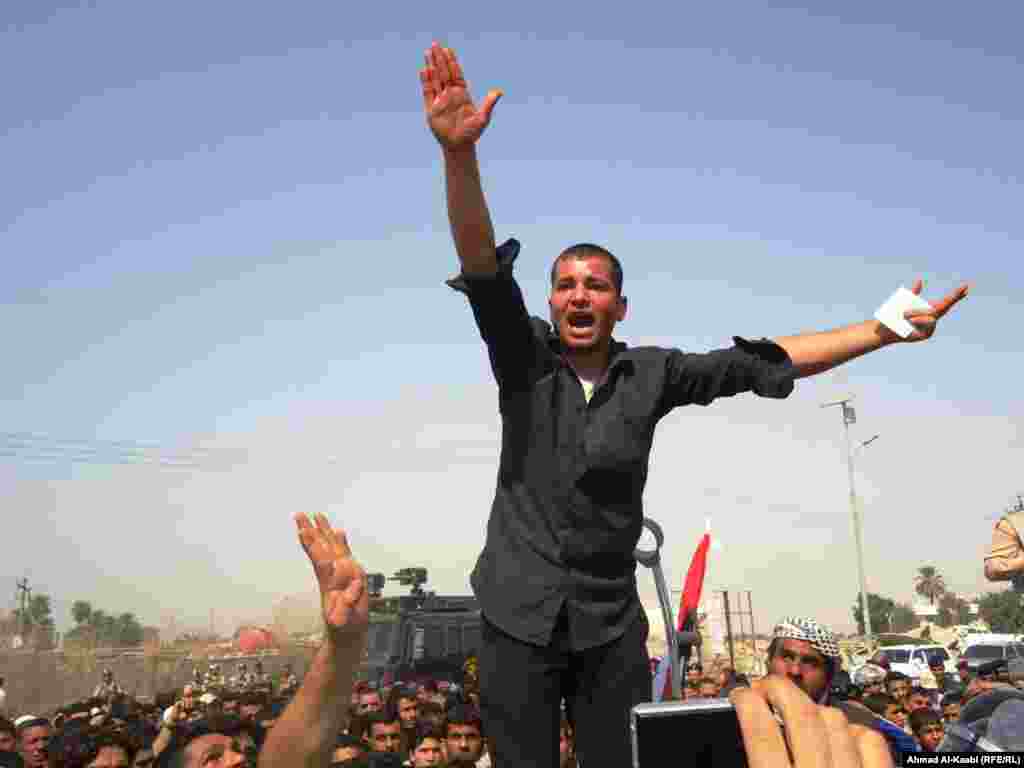 Protesters in Amara