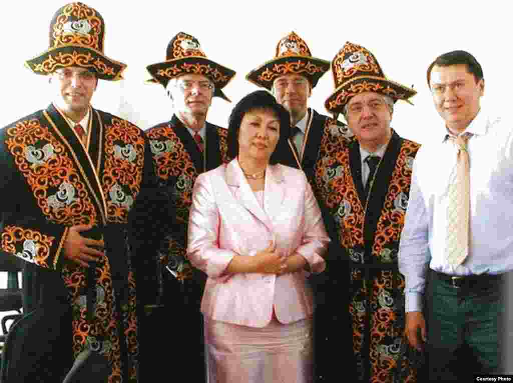 Aliev poses with diplomats in 2004. While serving as the Kazakh ambassador to Austria, he actively pushed for Kazakhstan to take over the chairmanship of the OSCE, which it achieved in 2010.