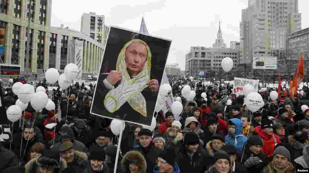 In Moscow, tens of thousands of people have turned out to protest