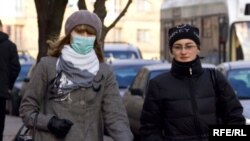 As in neighboring Ukraine, facial masks against the flu have become a common sight in Belarus.