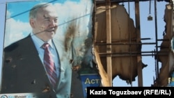 A billboard with a picture of President Nursultan Nazarbaev in Zhanaozen was set on fire during the riot on December 16.