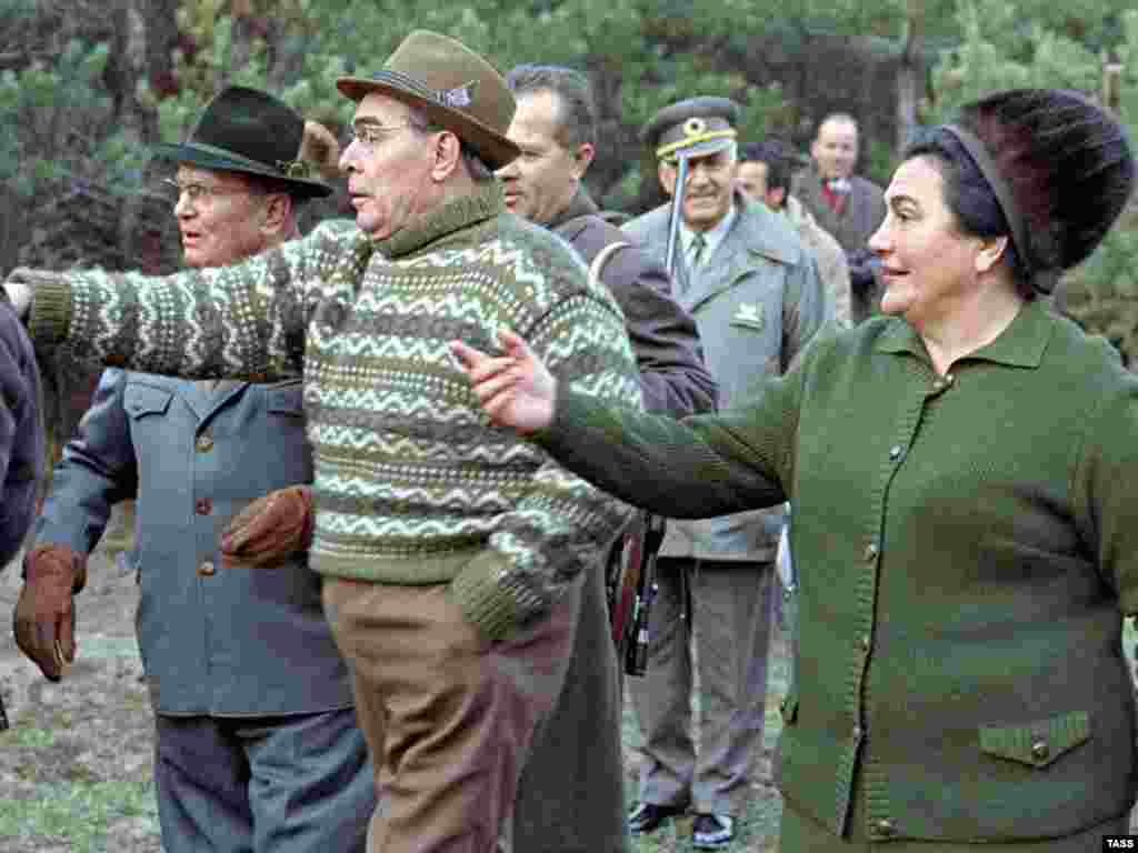 Tito (left) and his wife (right) and Soviet leader Leonid Brezhnev on a visit to Russia's Zalesye region on April 1, 1973.