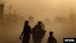 Afghanistan’s National Environmental Protection Agency issued an advisory recommending the use of masks or other protective devices during the morning and evening rush hours in Kabul.