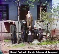 A white-bearded mullah with a group of his students near Batumi. The Black Sea city was conquered by the Ottoman Empire in 1547 and many local groups converted to Islam before Batumi was retaken by Russian and Georgian forces in 1878.