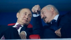 Russian President Vladimir Putin (left) with his Belarusian counterpart Alyaksandr Lukashenka (file phto)