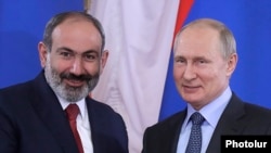 Armenian Prime Minister Nikol Pashinian (left) with Russian President Vladimir Putin