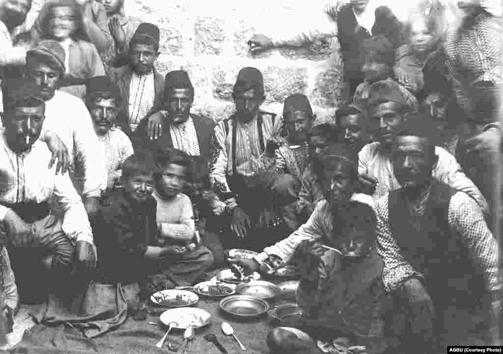 Armenian deportees in the barracks&#39; refugee camp (undated)