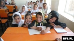 Afghan schoolchildren (file photo)