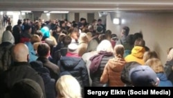 Huge lines formed in Moscow's subway system as commuters attempted to deal with the new system.