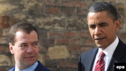 U.S. President Barack Obama (right) and his Russian counterpart Dmitry Medvedev at Prague Castle on April 8.