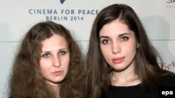 Former Pussy Riot members Nadezhda Tolokonnikova (right) and Maria Alyokhina (file photo)