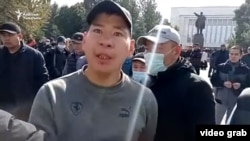 A journalist with RFE/RL's Radio Azattyk was threatened at a meeting held during unrest in Kyrgyzstan on October 9, 2020.