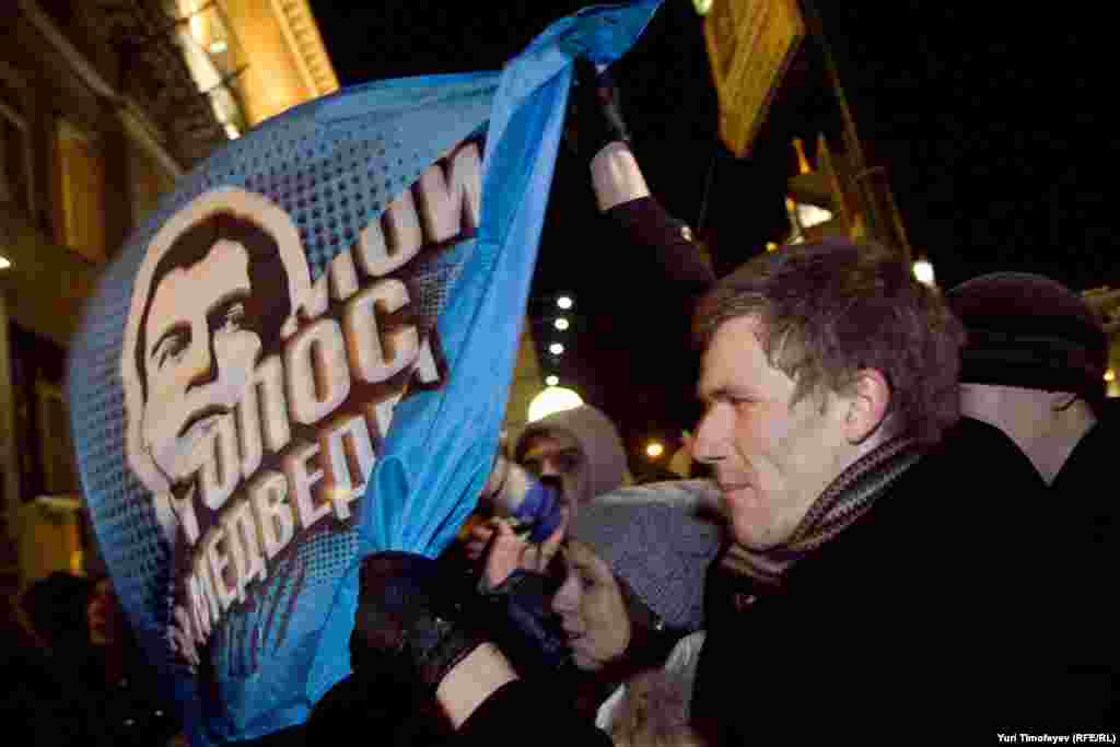 Pro-Kremlin youth activists take part in a pro-government demonstration.