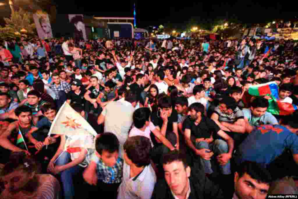 Music fans turned out in force in the streets of Baku to enjoy the party atmosphere while finalists from 26 countries competing in the 2012 Eurovision Song Contest. 