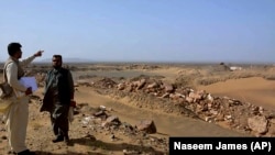 Local officials visit the gold and copper mine site in the Reko Diq district of Balochistan Province. (file photo)