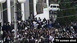 Residents of Makhachkala, Daghestan, protest over inadequate heating and electricity in 2008