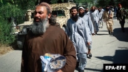 Taliban prisoners are released from Bagram prison in Afghanistan's Parwan Province on May 26. 