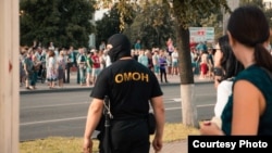 Supporters gather near the the place where a campaign rally by Svyatlana Tsikhanouskaya was disrupted by authorities in Salihorsk on August 4.