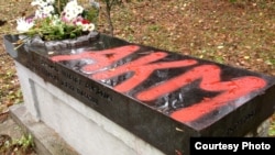 The Clinton Bench after it was vandalized in 2012.