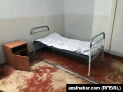 Conditions are said to be primitive in many Turkmen hospitals. (file photo)