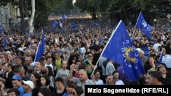 News agencies estimate that up to 200,000 people turned out for an opposition rally in Tbilisi on September 29. 