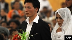 The families of many Afghan brides demand that the groom spend thousands of dollars in "walwar" payments and other gifts. The groom is also required to pay for a lavish wedding banquet and a string of wedding-related parties. (file photo)