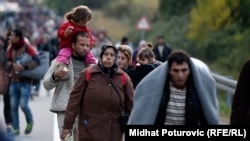 Migrants with children head toward the Hungarian border in Botovo, Croatia, on October 16.