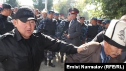 Kyrgyz police disperse protesters in Osh.