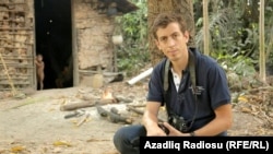 French journalist Laurent Richard and his cameraman were briefly detained in Baku at the end of their reporting trip in May 2014 and their equipment was seized. 