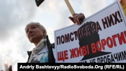 A mourner for slain journalist Heorhiy Gongadze in Kyiv on September 16 questions official efforts to identify the mastermind of the killing.