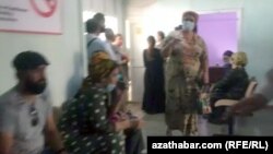 Sources say Ashgabat's hospitals are being overwhelmed. (file photo)