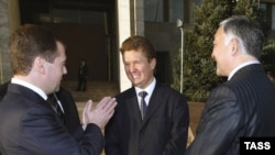 Russian President Dmitry Medvedev (left) and Gazprom's Aleksei Miller (center) seal the deal in Bishkek.