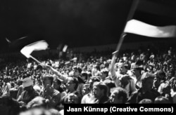 Crowds wave Estonian flags at a song festival in Tallinn in 1988. The massive event, which attracted around 300,000 people, was part of what would become known as the anti-communist “singing revolution.”