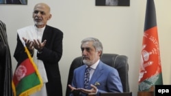 Afghan President Ashraf Ghani (left) and Chief Executive Officer Abdullah Abdullah (file photo)