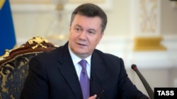 Ukrainian President Viktor Yanukovych admitted the authorities had made mistakes and promised to show "more understanding" for people's needs and aspirations. (file photo)