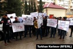 A protest in front of author Akram Aylisli's home in Baku on January 31