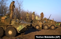 Ukrainian soldiers take up position near Urzuf on the coast of the Azov Sea on November 29. Ukraine's military is on full combat alert.