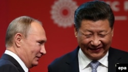 Chinese President Xi Jinping (right) and Russian President Vladimir Putin