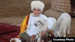 Turkmen President Gurbanguly Berdymukhammedov has a penchant for white. (file photo)