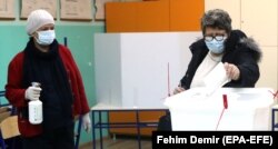 A woman casts her ballot in local elections in Sarajevo on November 15, 2020.