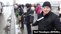 Russians attempt to create a "Great White Ring" around Moscow's inner ring road in protest at Prime Minister Vladimir Putin. 