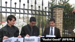  "Nepotism + Tribalism = The People Say No" -- Members of a flash mob gathered in front of the state energy agency in Dushanbe on April 8 to protest a severe electricity shortage that has hit the country hard in recent weeks.