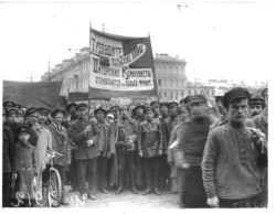 Russians hold a sign saying, "Polish men be afraid -- [St. Petersburg's] communists are heading to the Polish front."