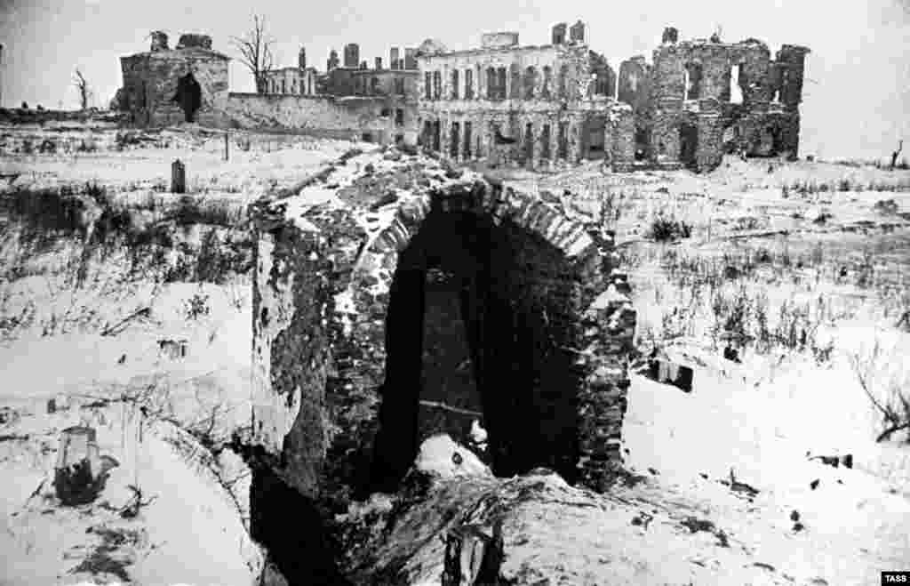 Leningrad&#39;s Pulkovo Observatory is seen in ruins in January 1944, near the end of the siege that lasted for two years and five months.